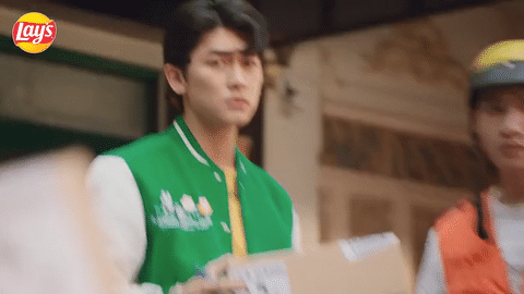 TVC Lays: Bất ngờ chưa?  (Phiên bản Tết 2024)