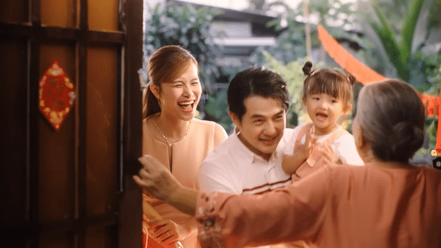 TVC Tết 2024 Lifebuoy: Thanh Long và Tuyết Mai (15s)