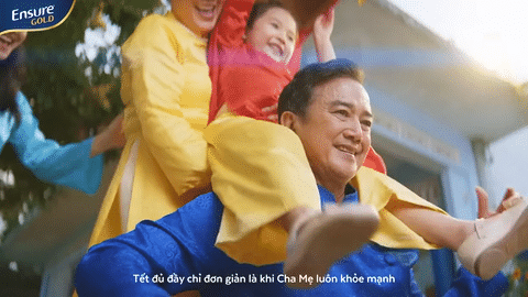 TVC Tết 2024 Ensure Gold - Trao cha mẹ món quà sức khỏe, Tết đủ đầy yêu thương