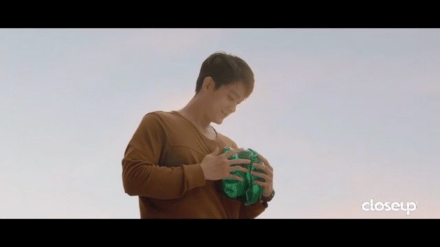 Closeup: Dù bạn là ai, cứ yêu đi