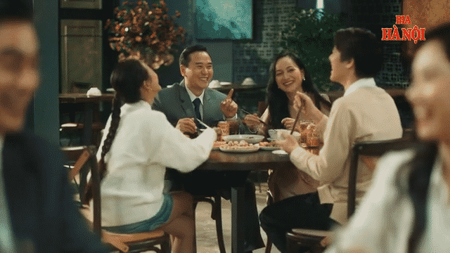 TVC Tết 2025 Bia Hà Nội: Cũ tất bật, Tết trọn sum vầy