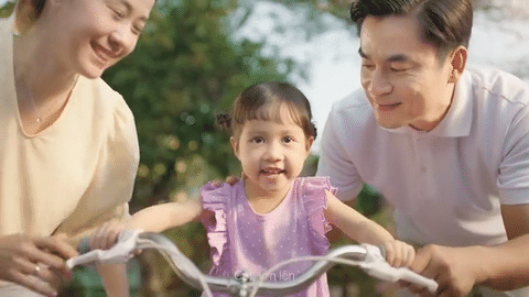 TVC Tết 2025 Downy: Yêu thương tỏa ngát trong từng chiếc ôm