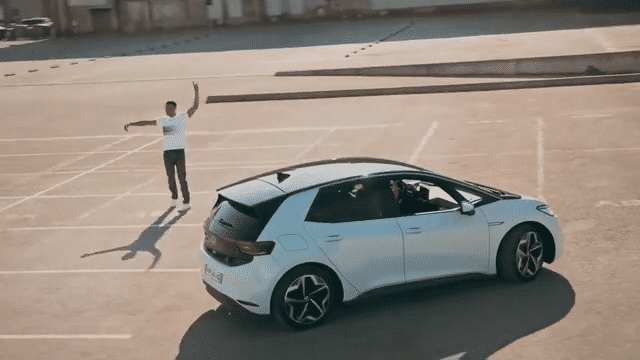 RENAULT chứng minh xe điện có thể hiện diện ở mọi nơi với chiến dịch “Electric Village”