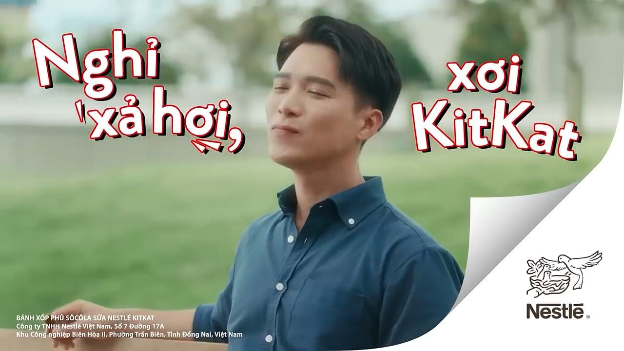 https://pod2.brvn.vn/media/2025/10/TVC-KitKat_-NGHI--XA--HO-I--RO--I--IE--N-THOA-I--XO-I-KITKAT-low.gif