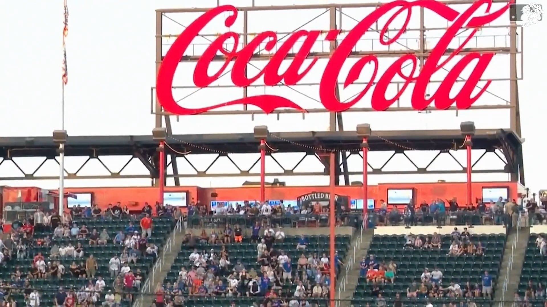 https://pod2.brvn.vn/media/2025/12/COORS-LIGHTS-OUT-low.gif
