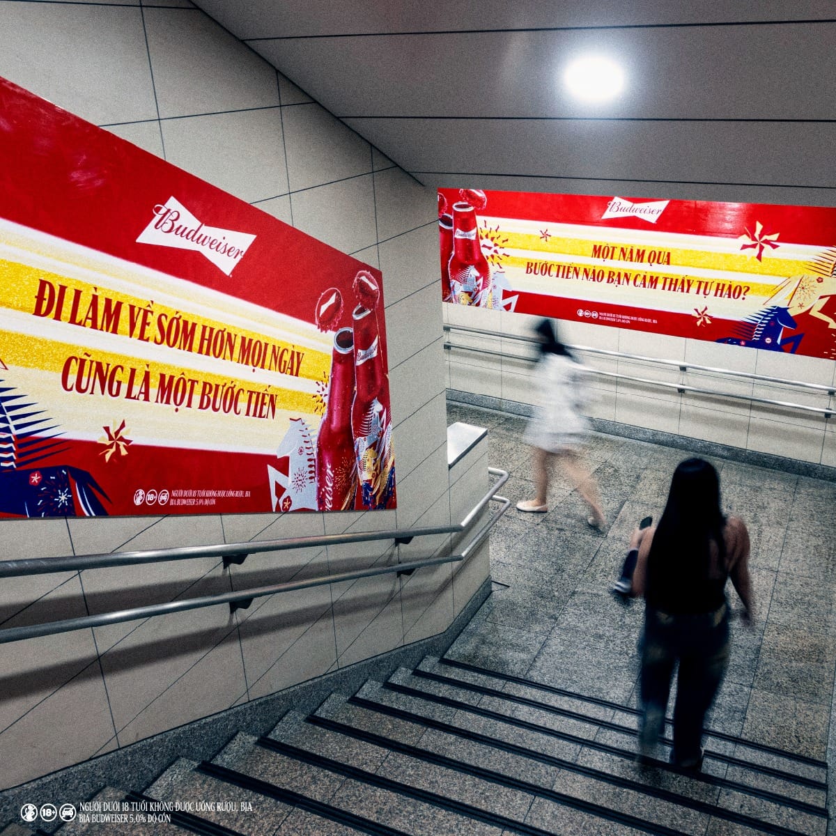 Budweiser phủ đỏ Metro với thông điệp “Bật nắp Tết đỏ, Mừng mọi bước tiến”