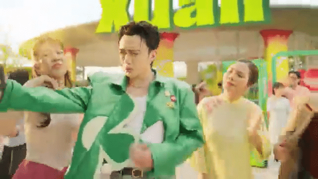 TVC 7UP: Tết có 7UP, Du xuân bao sảng khoái