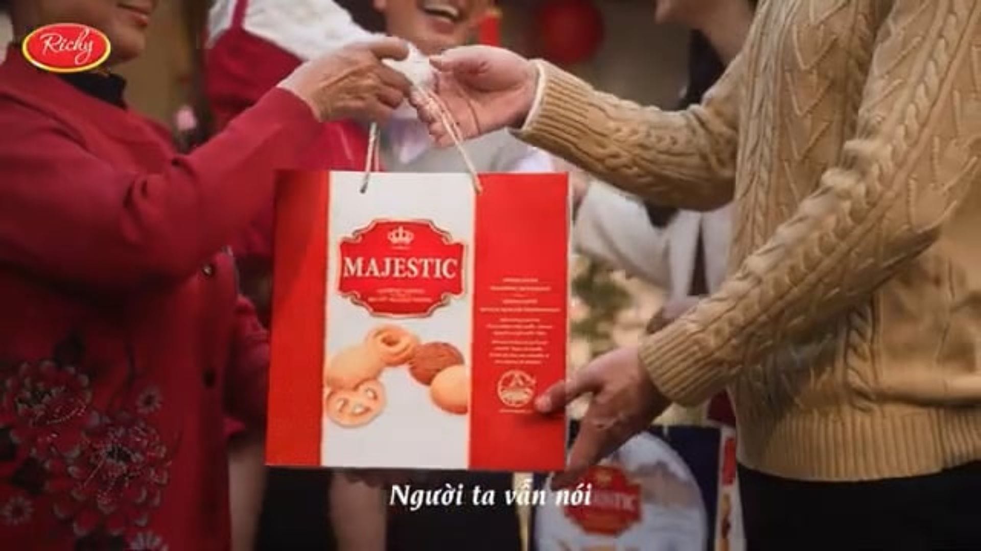 https://pod2.brvn.vn/media/2026/02/Majestic_----Trao-ti--nh-tro--n-y------low.gif