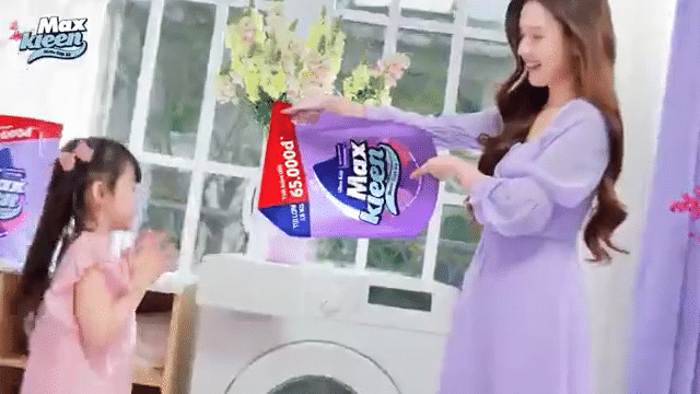 TVC MaxKleen: Tay cân giặt xả, Tay trọn yêu thương