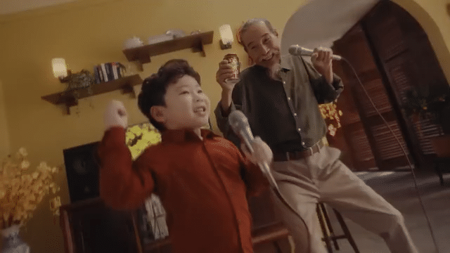 TVC Mirinda Xá Xị: Tặng Mirinda, Tết vui khởi sắc